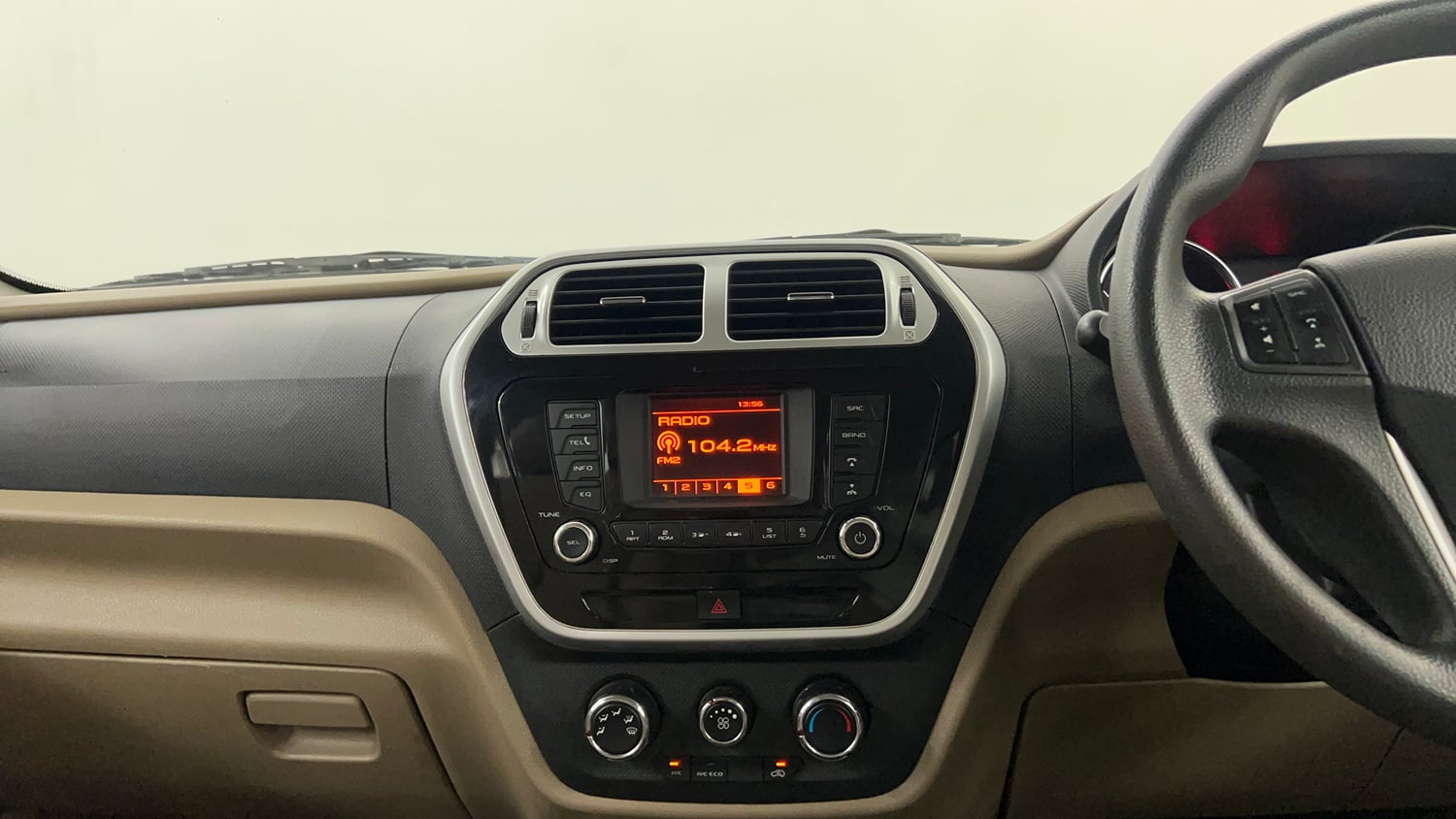 Used 2016 Mahindra TUV300 T8 Diesel Manual interior MUSIC SYSTEM & AC CONTROL VIEW