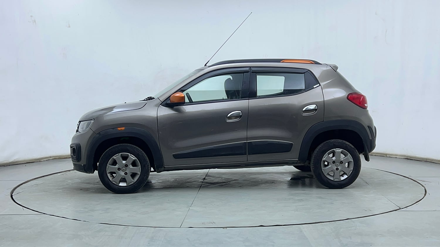 Used 2017 Renault Kwid 1.0 RXT AMT Petrol Automatic exterior LEFT SIDE VIEW