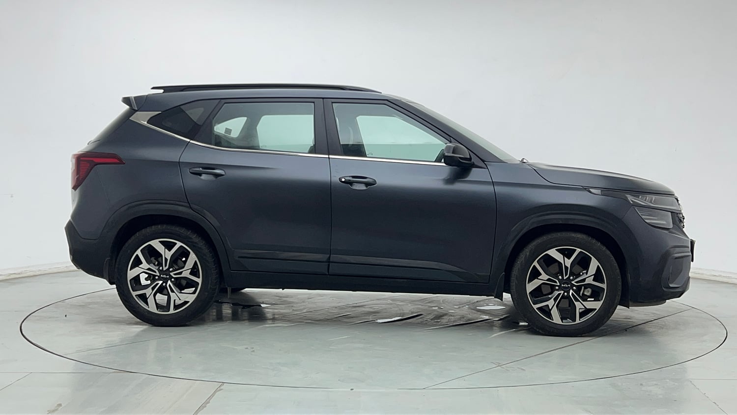 Used 2024 Kia Seltos X Line 1.5 Turbo Petrol DCT Petrol Automatic exterior RIGHT SIDE VIEW