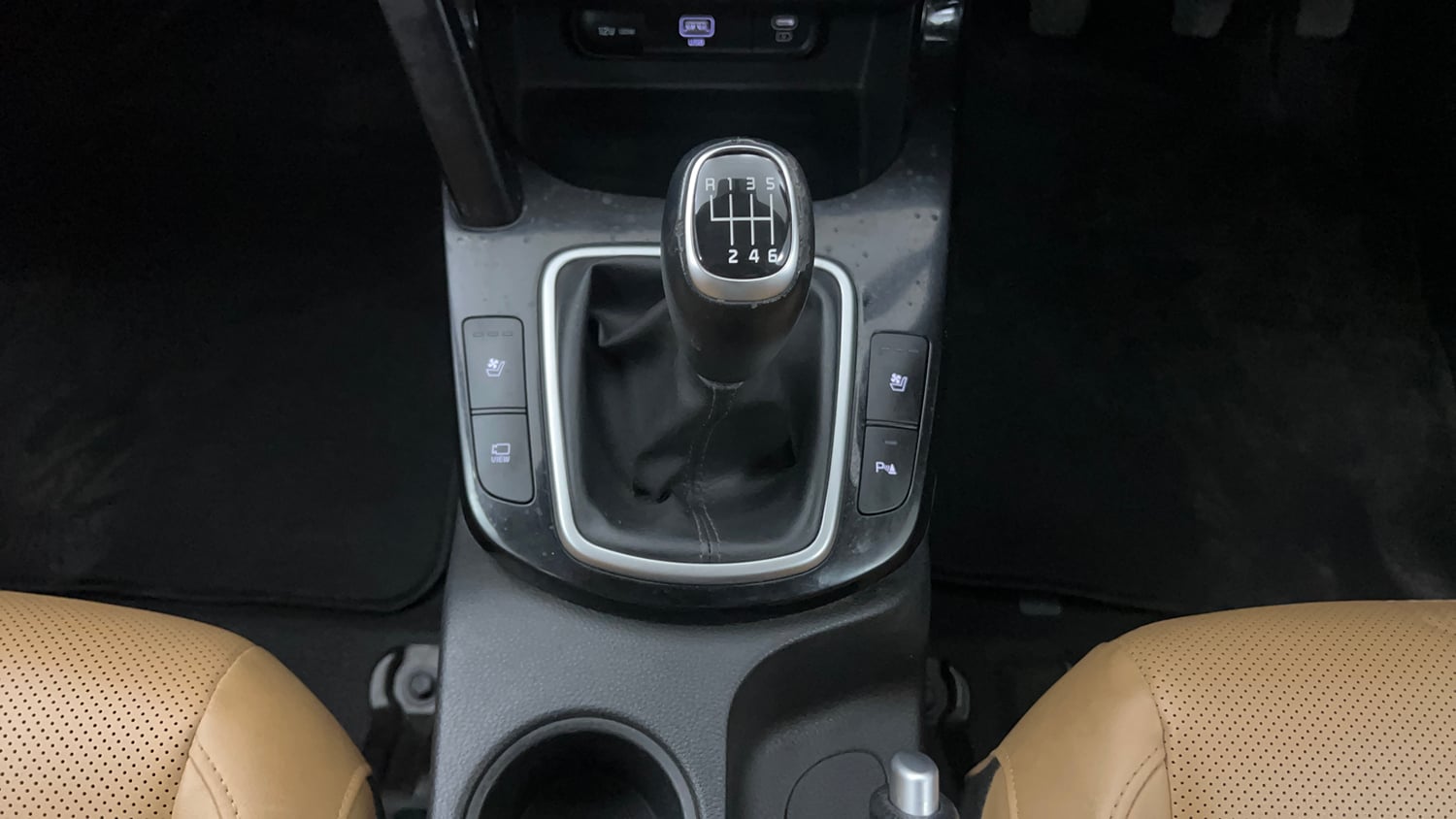 Used 2024 Kia Seltos HTX Plus 1.5 Diesel MT Diesel Manual interior GEAR  KNOB VIEW