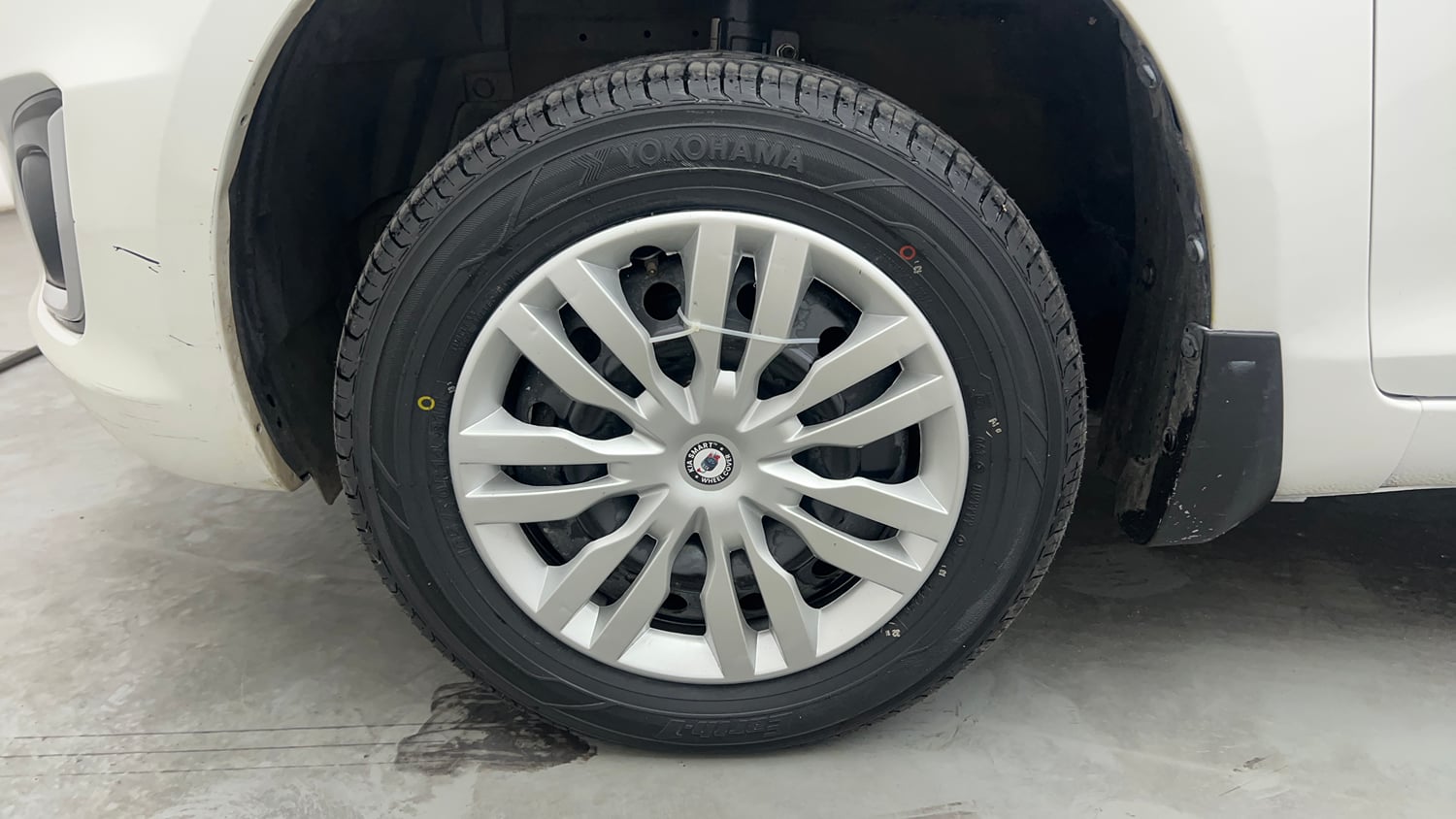 Used 2016 Maruti Suzuki Swift VXi Petrol Manual tyres LEFT FRONT TYRE RIM VIEW