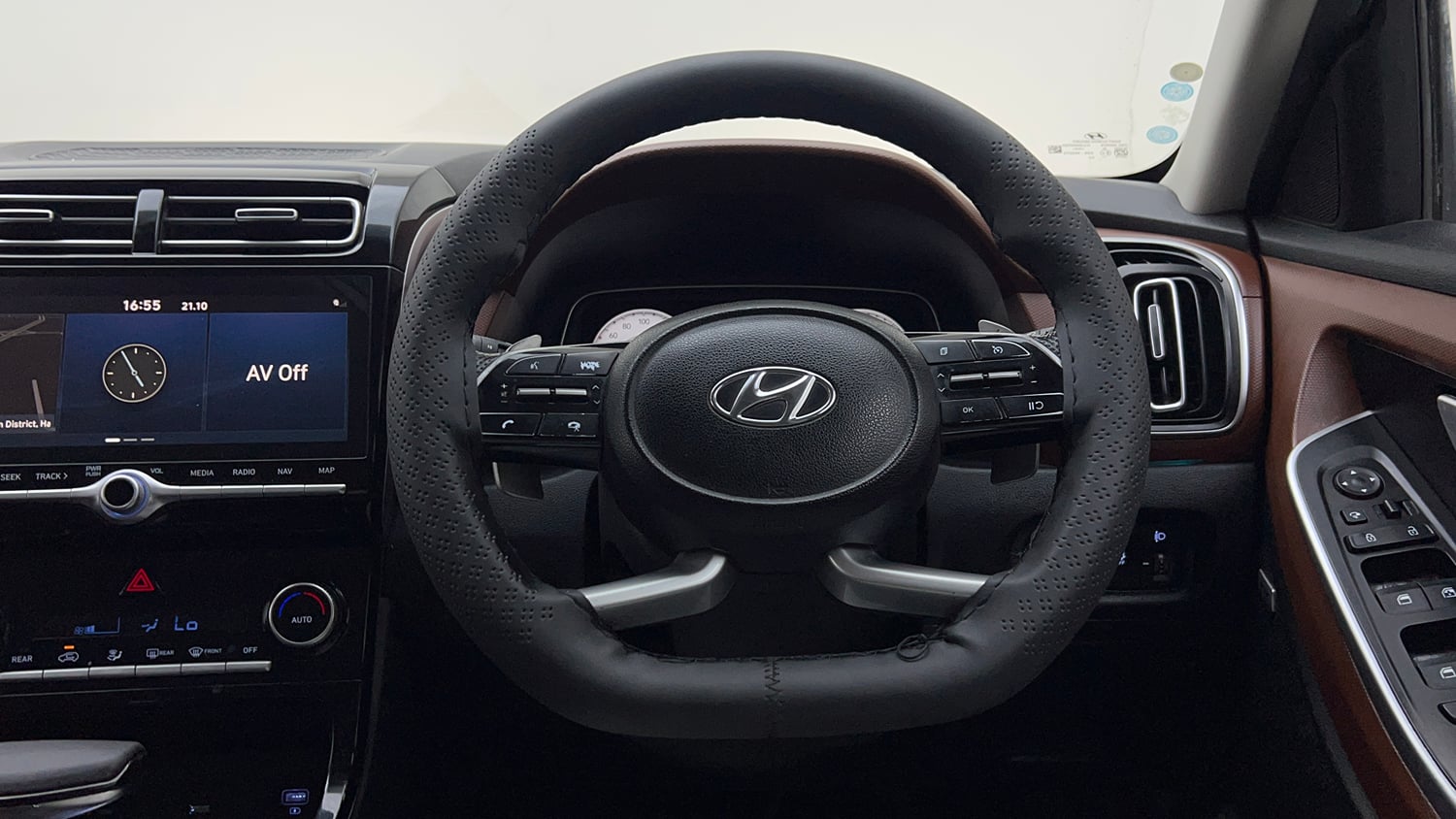 Used 2022 Hyundai Alcazar Platinum (O) 7 Seater 1.5 Diesel AT Diesel Automatic interior STEERING VIEW