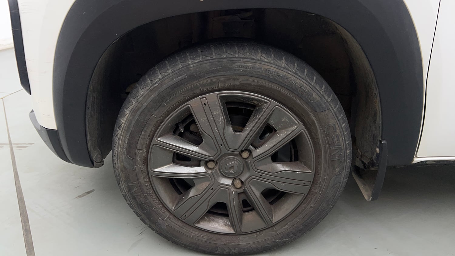 Used 2021 Renault Kwid CLIMBER 1.0 AMT Opt Petrol Automatic tyres LEFT FRONT TYRE RIM VIEW