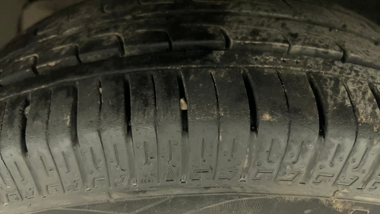 Used 2019 Tata Tiago Revotron XZ w/o Alloy Petrol Manual tyres LEFT FRONT TYRE TREAD VIEW