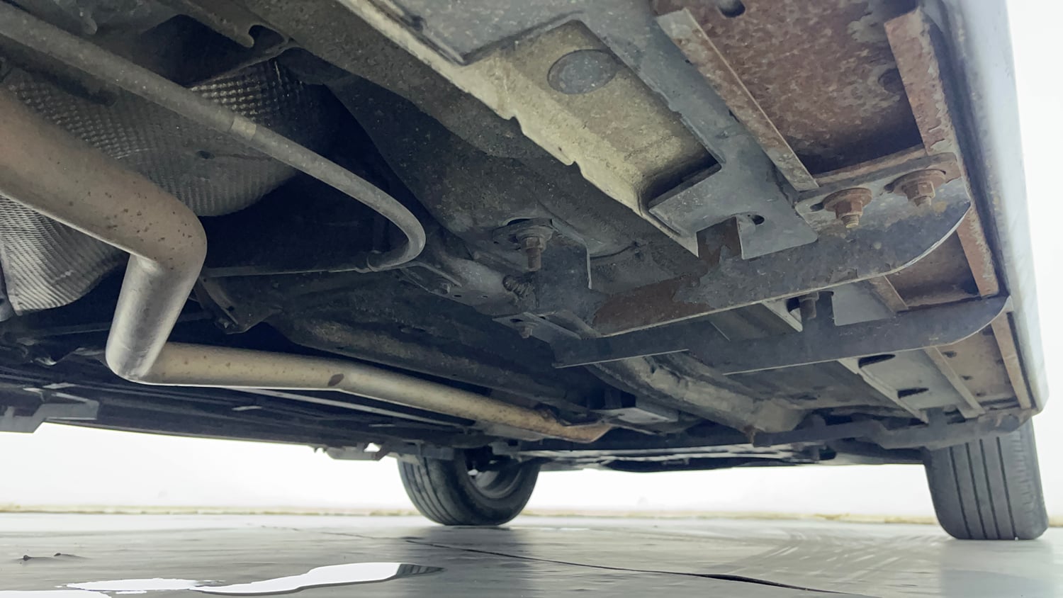 Used 2023 Kia Sonet GTX Plus 1.5 AT Diesel Automatic extra REAR RIGHT UNDERBODY VIEW