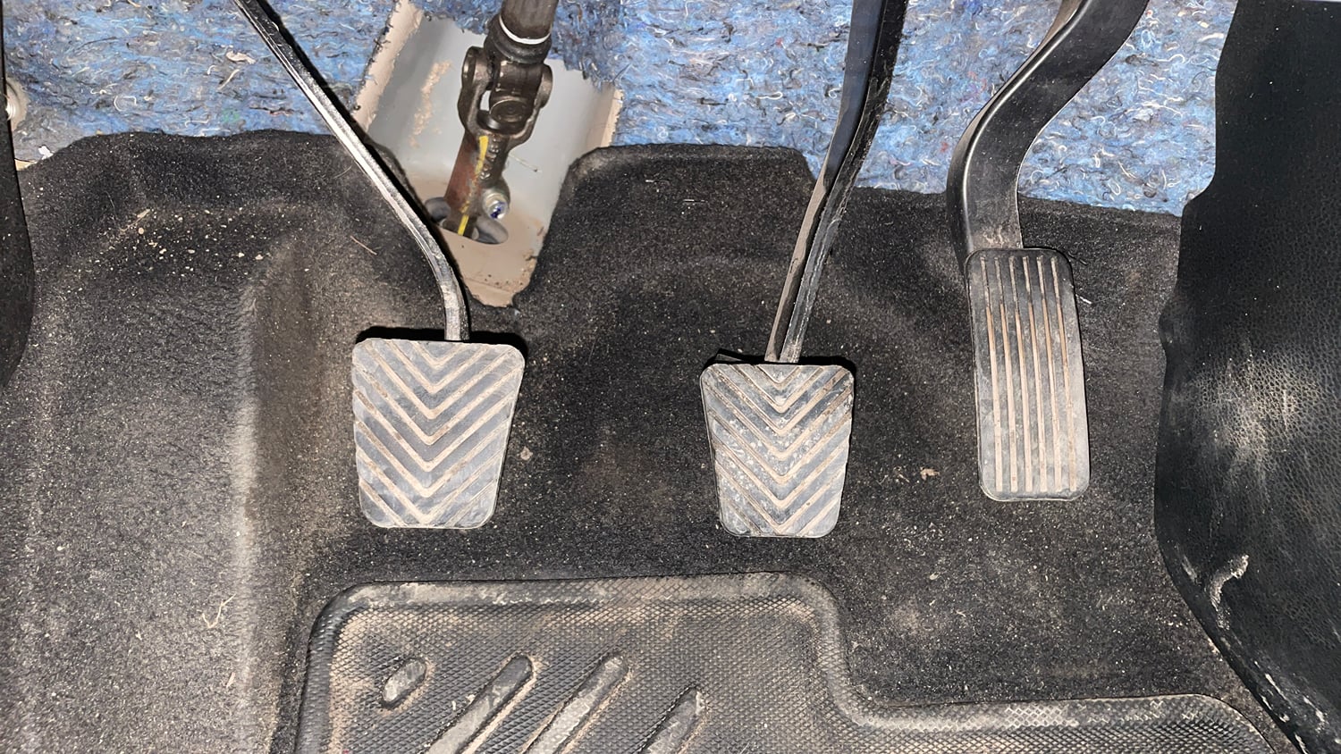 Used 2023 Kia Carens Premium 1.4 Petrol 7 STR Petrol Manual interior PEDALS VIEW