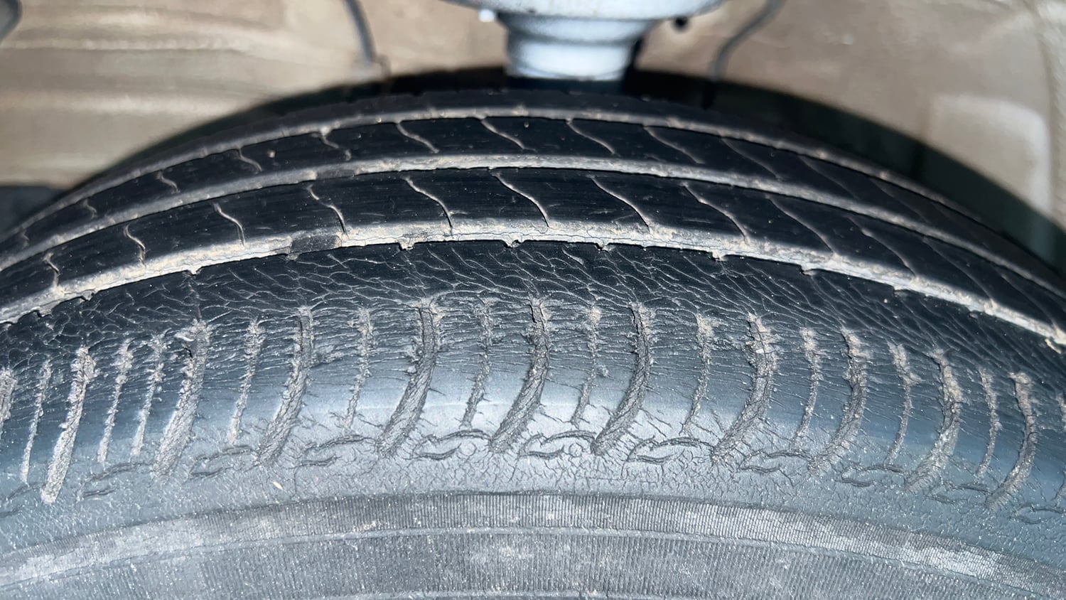 Used 2022 Maruti Suzuki S-Presso VXi Plus Petrol Manual tyres LEFT FRONT TYRE TREAD VIEW
