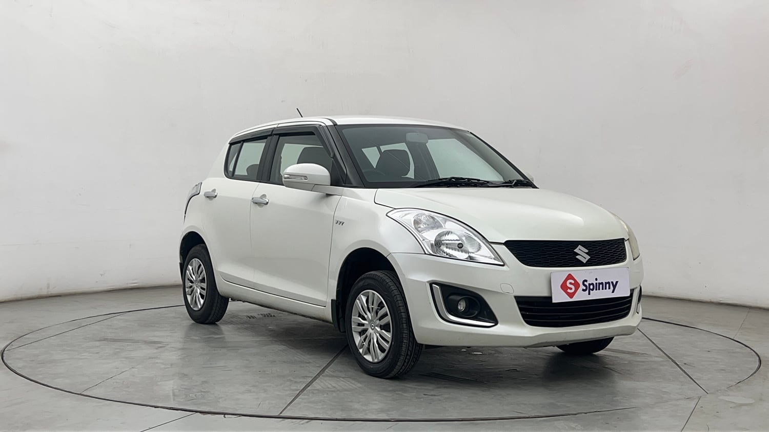 Used 2016 Maruti Suzuki Swift VXi Petrol Manual exterior RIGHT FRONT CORNER VIEW