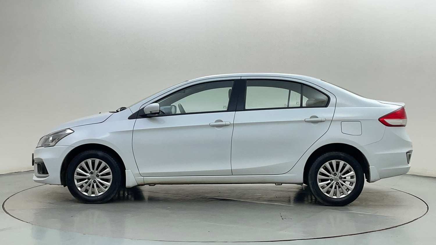 Used 2020 Maruti Suzuki Ciaz Delta Hybrid 1.5 AT Petrol Automatic exterior LEFT SIDE VIEW