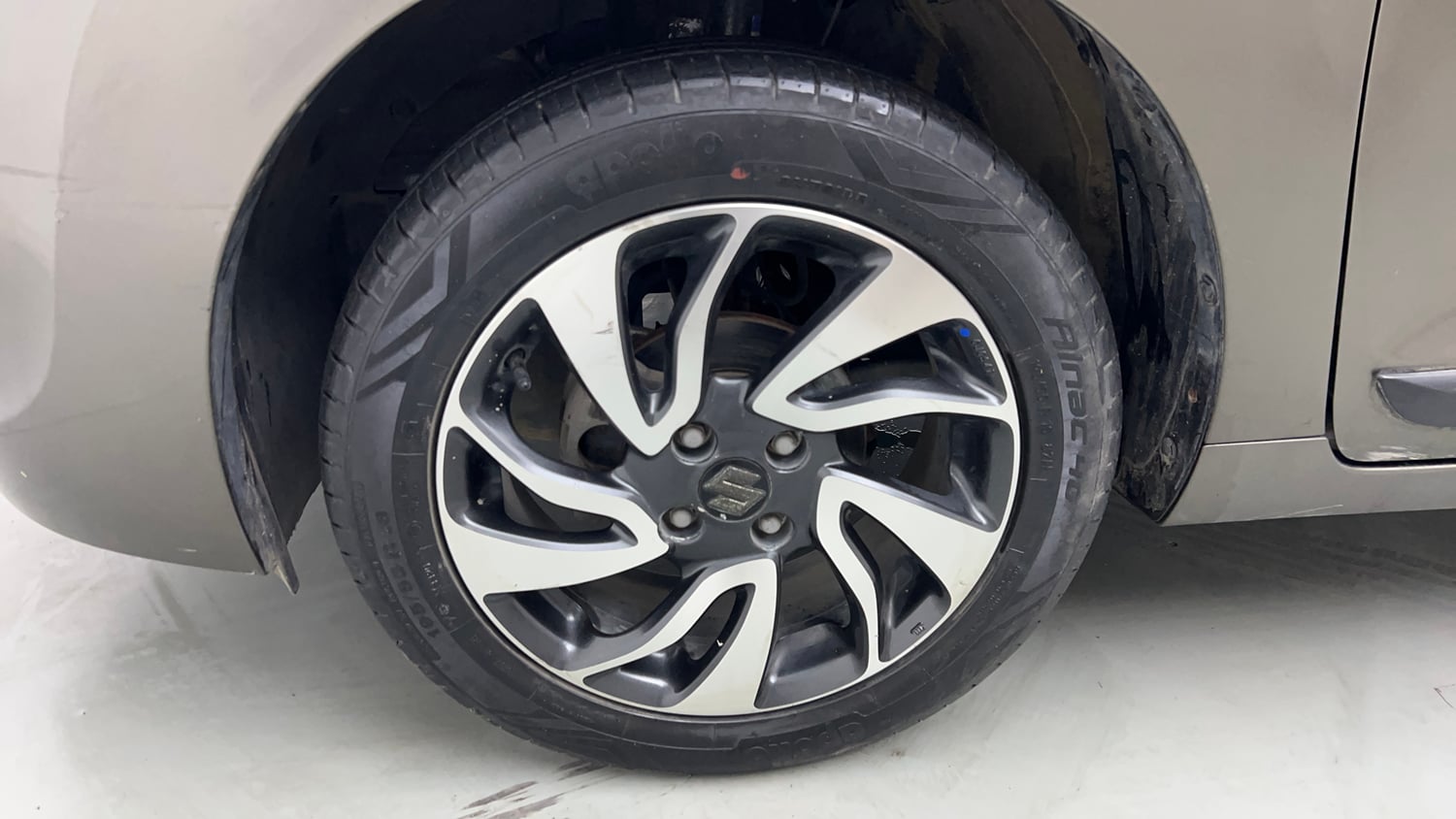 Used 2020 Maruti Suzuki Baleno Zeta Petrol Manual tyres LEFT FRONT TYRE RIM VIEW