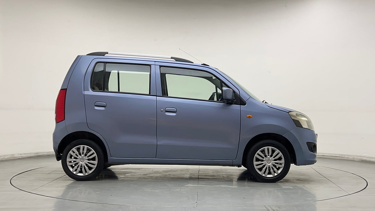 Used 2013 Maruti Suzuki Wagon R VXI Petrol Manual exterior RIGHT SIDE VIEW