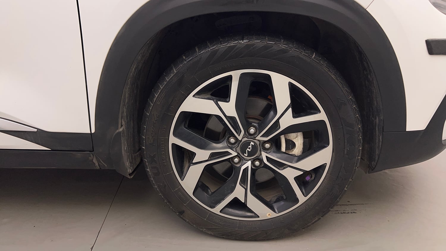 Used 2024 Kia Seltos GTX Plus 1.5 Turbo Petrol DCT Petrol Automatic tyres RIGHT FRONT TYRE RIM VIEW
