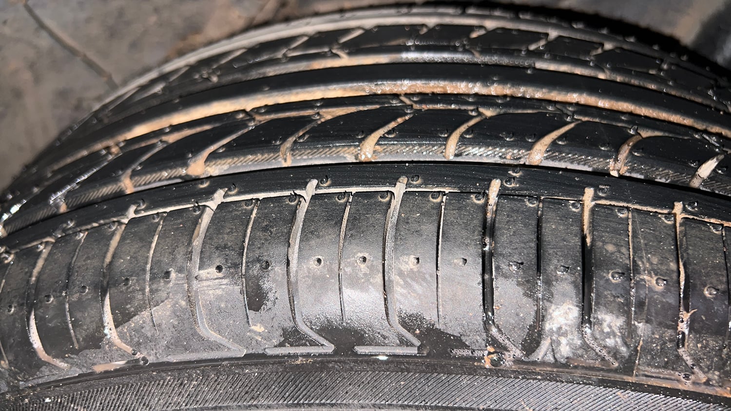 Used 2020 Hyundai Venue SX Plus 1.0 Turbo DCT Petrol Automatic tyres LEFT REAR TYRE TREAD VIEW