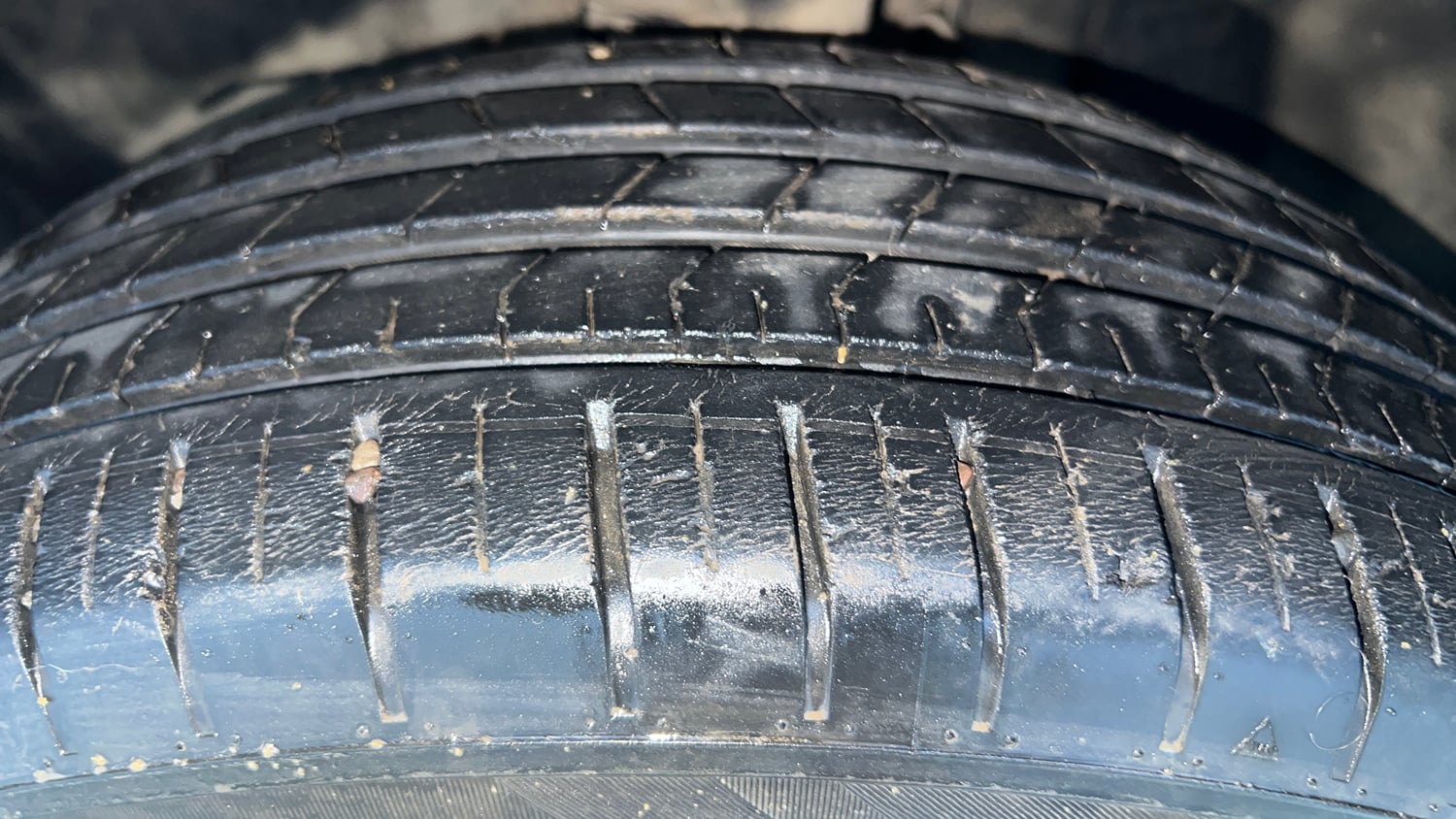 Used 2022 Tata Punch Camo Accomplished Dazzle AMT Petrol Automatic tyres LEFT FRONT TYRE TREAD VIEW
