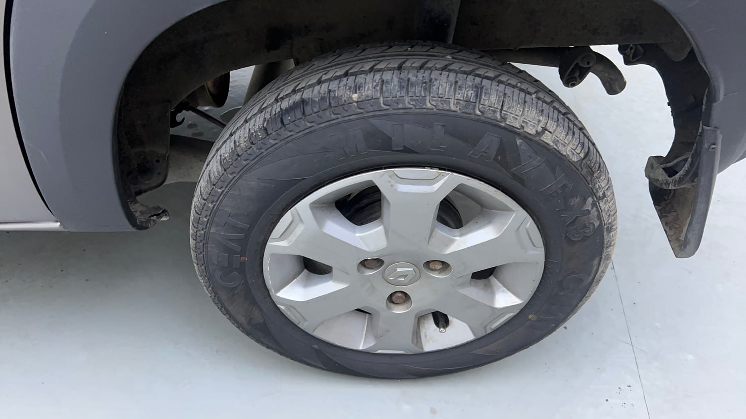 Used 2017 Renault Kwid 1.0 RXT AMT Petrol Automatic tyres LEFT REAR TYRE RIM VIEW