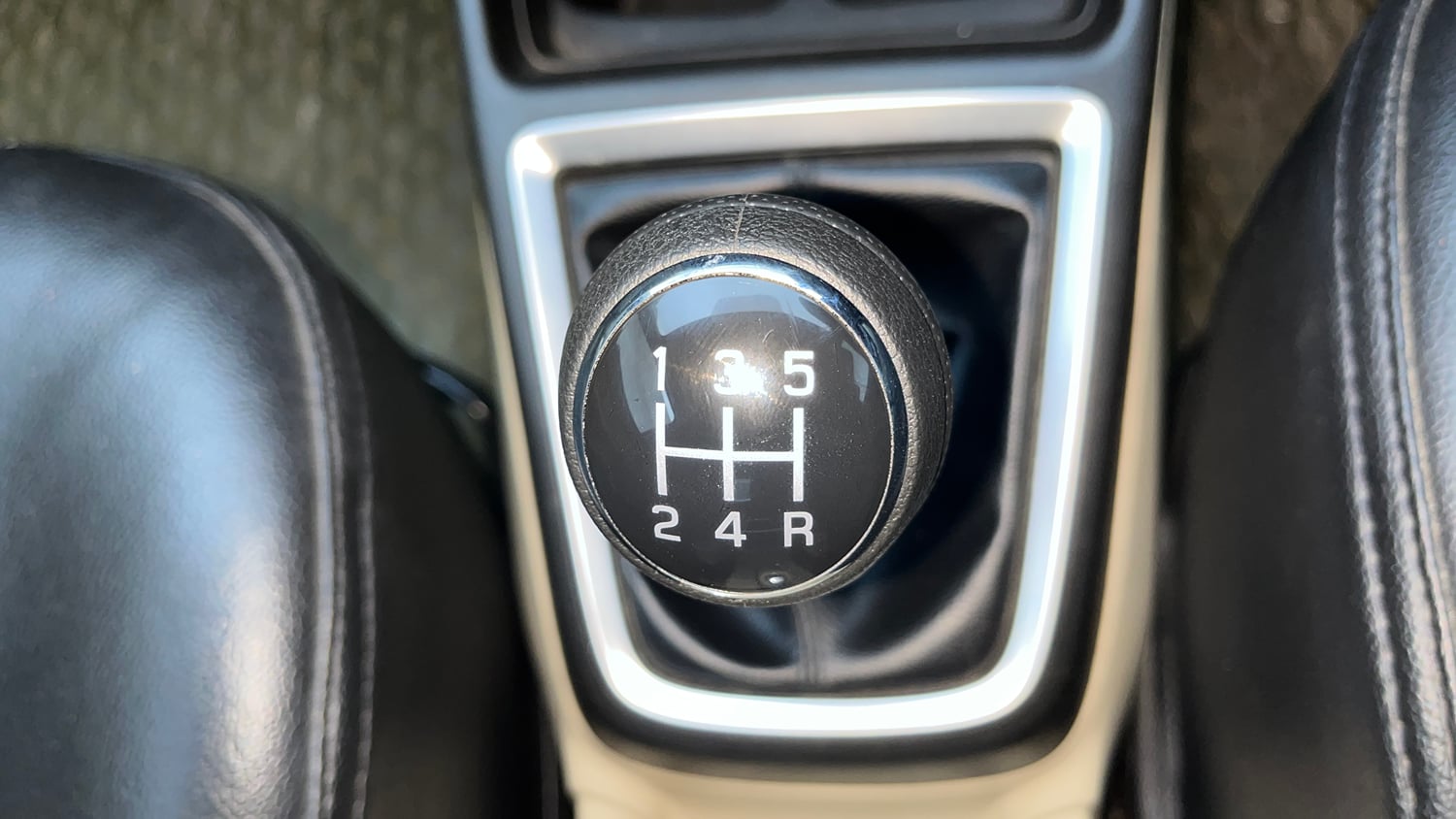 Used 2017 Maruti Suzuki Dzire VXi Petrol Manual interior GEAR  KNOB VIEW