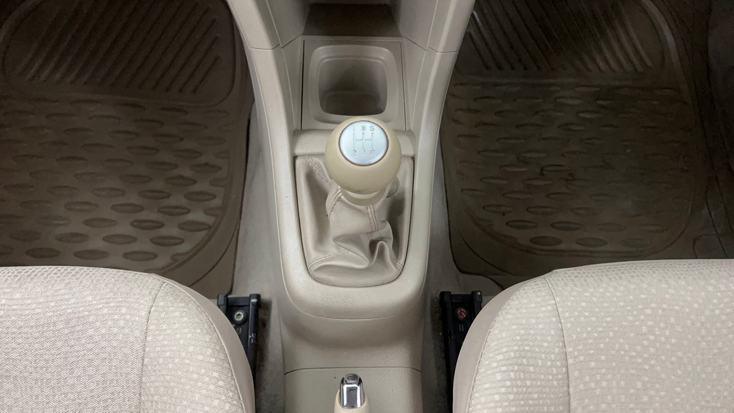 Used 2012 Maruti Suzuki Swift Dzire VXI Petrol Manual interior GEAR  KNOB VIEW