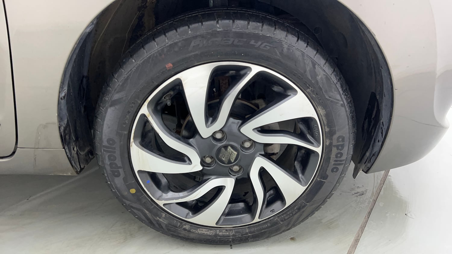 Used 2020 Maruti Suzuki Baleno Zeta Petrol Manual tyres RIGHT FRONT TYRE RIM VIEW