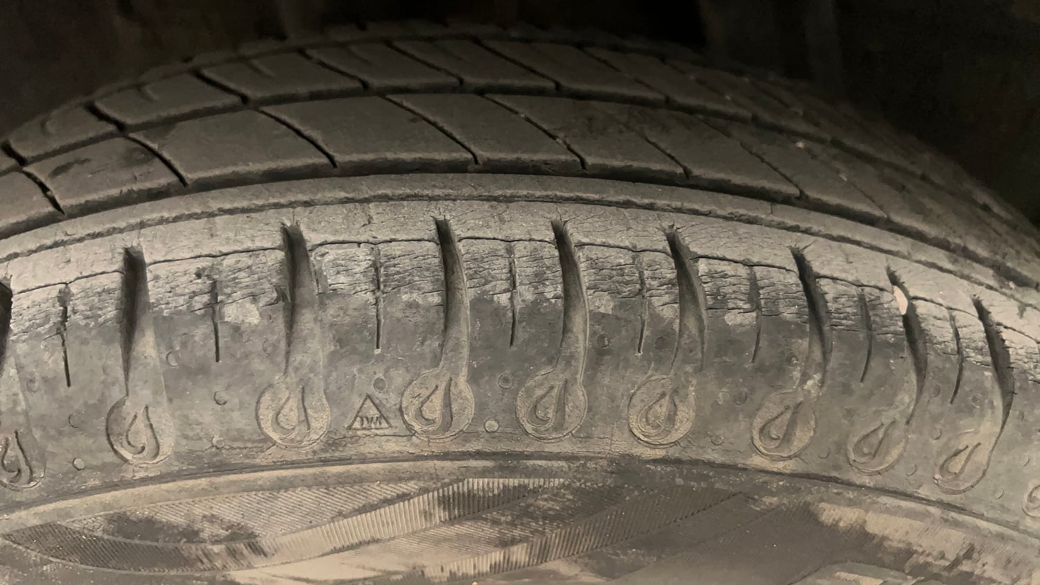 Used 2021 Renault Kwid Neotech RXL 1.0  AMT Petrol Automatic tyres RIGHT REAR TYRE TREAD VIEW