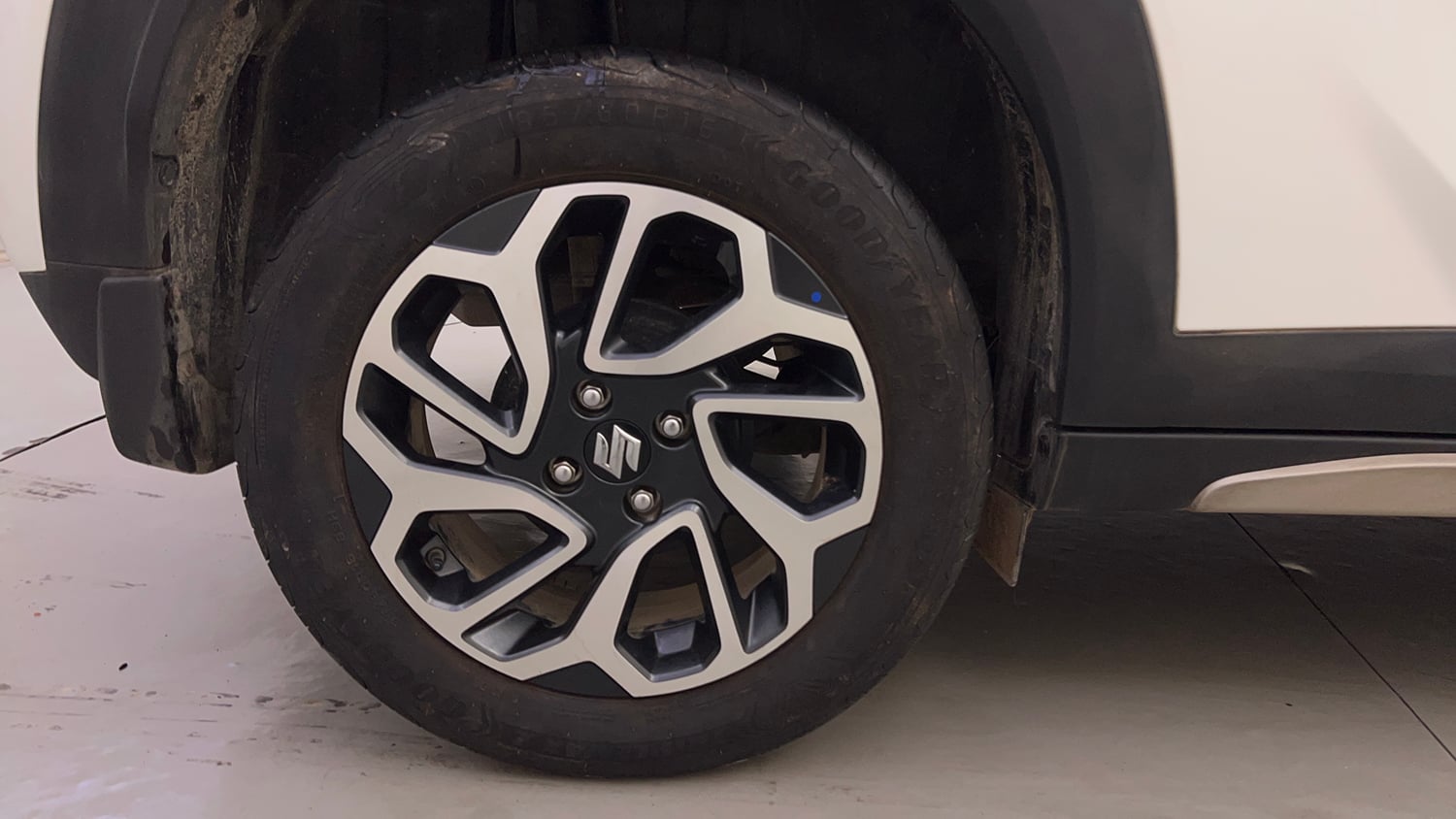 Used 2024 Maruti Suzuki Fronx Alpha 1.0L Turbo 6 AT Petrol Automatic tyres RIGHT REAR TYRE RIM VIEW