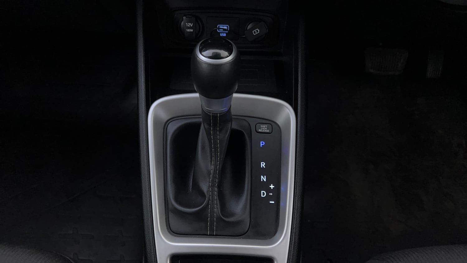 Used 2020 Hyundai Venue SX Plus 1.0 Turbo DCT Petrol Automatic interior GEAR  KNOB VIEW