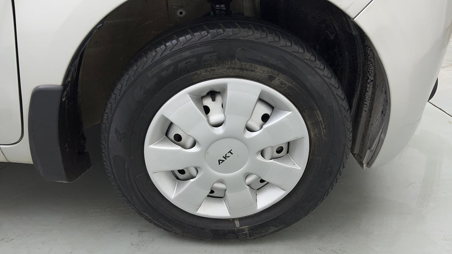 Used 2024 Maruti Suzuki Wagon R LXI 1.0 CNG Cng Manual tyres RIGHT FRONT TYRE RIM VIEW