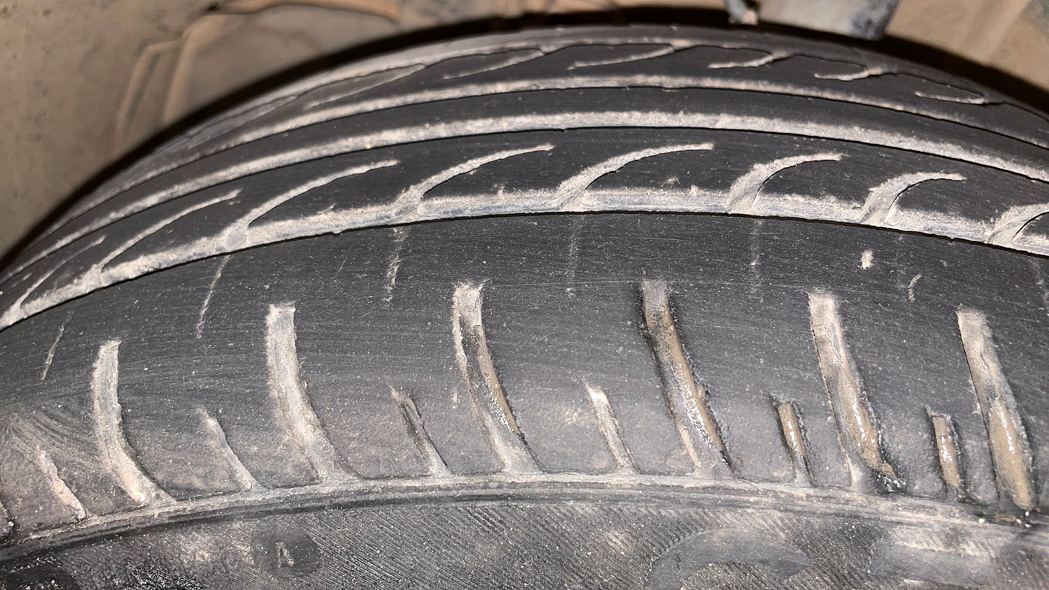 Used 2018 Tata Tiago Revotron XZ Petrol Manual tyres LEFT FRONT TYRE TREAD VIEW