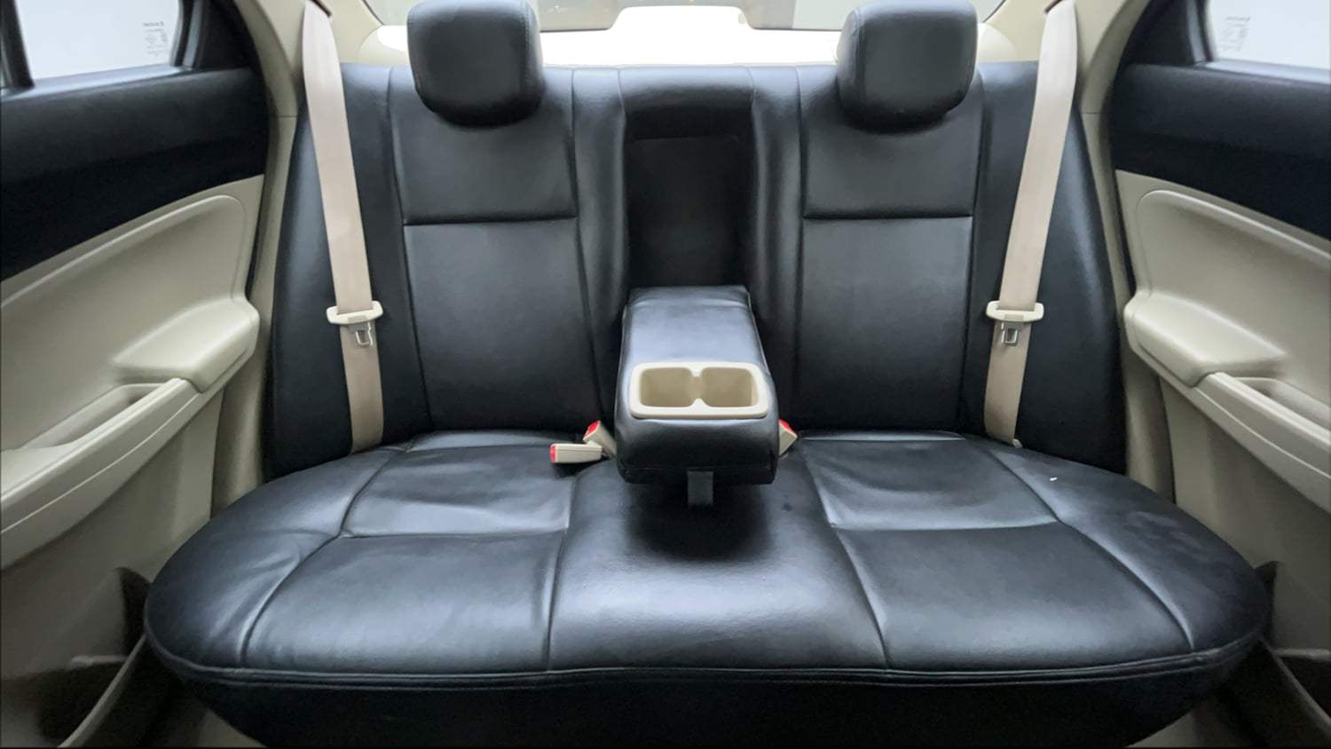 Used 2017 Maruti Suzuki Dzire VXi Petrol Manual interior REAR SEAT CONDITION VIEW