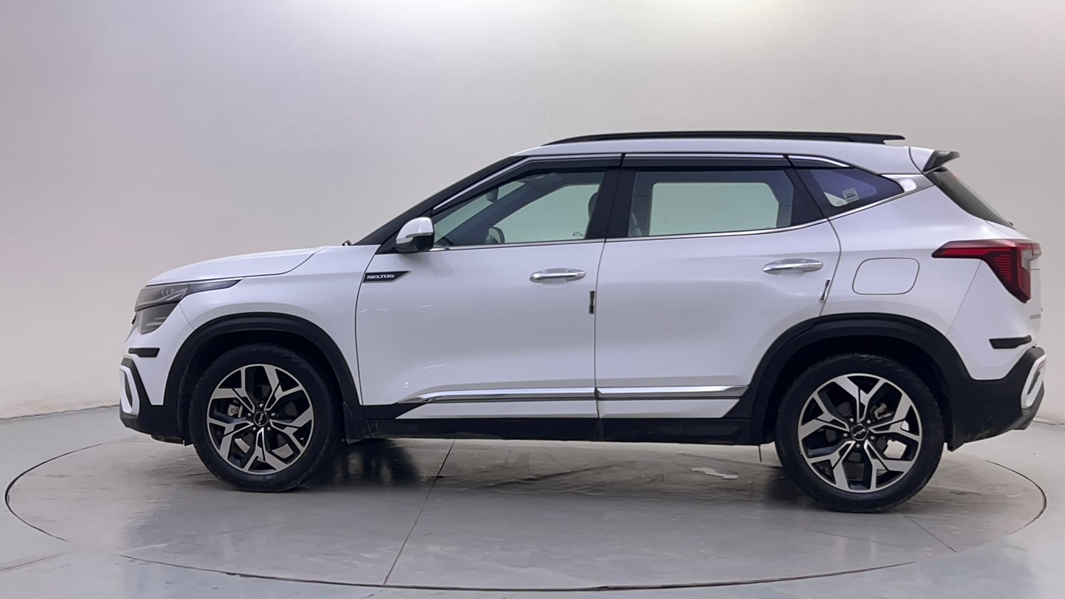Used 2024 Kia Seltos GTX Plus 1.5 Turbo Petrol DCT Petrol Automatic exterior LEFT SIDE VIEW