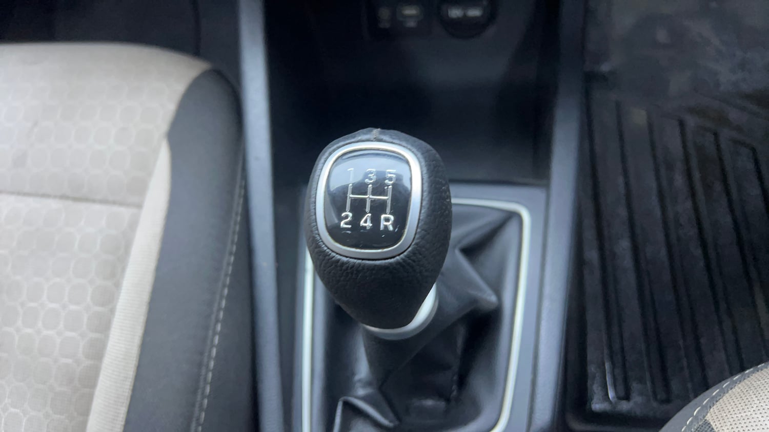 Used 2016 Hyundai Elite i20 Asta 1.2 Petrol Manual interior GEAR  KNOB VIEW