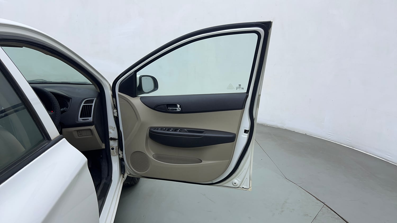 Used 2013 Hyundai i20 Sportz 1.2 Petrol Manual interior RIGHT FRONT DOOR OPEN VIEW