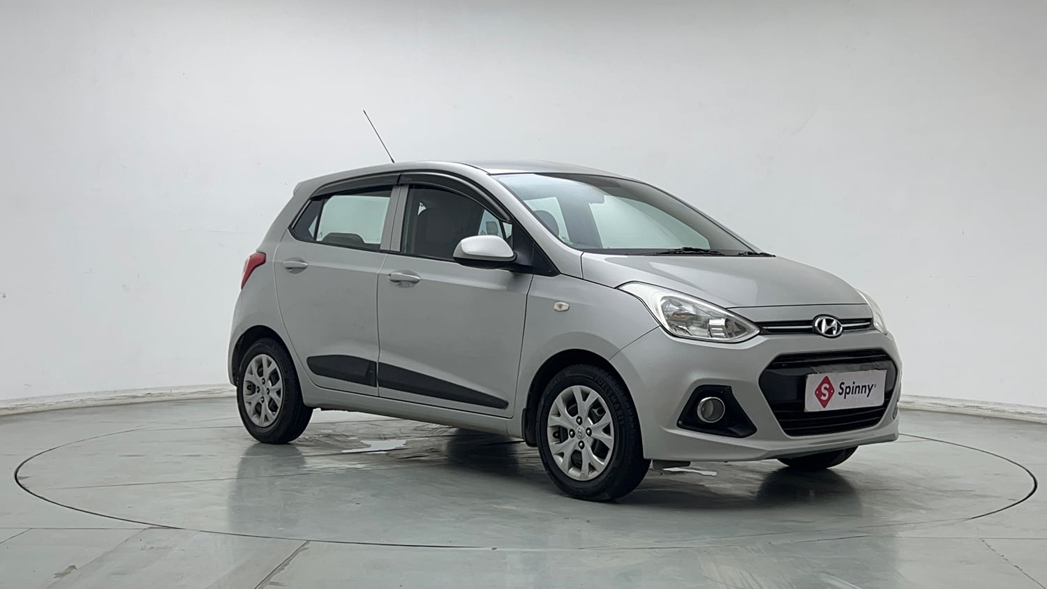 Used 2016 Hyundai Grand i10 Magna 1.2 Kappa VTVT Petrol Manual exterior RIGHT FRONT CORNER VIEW