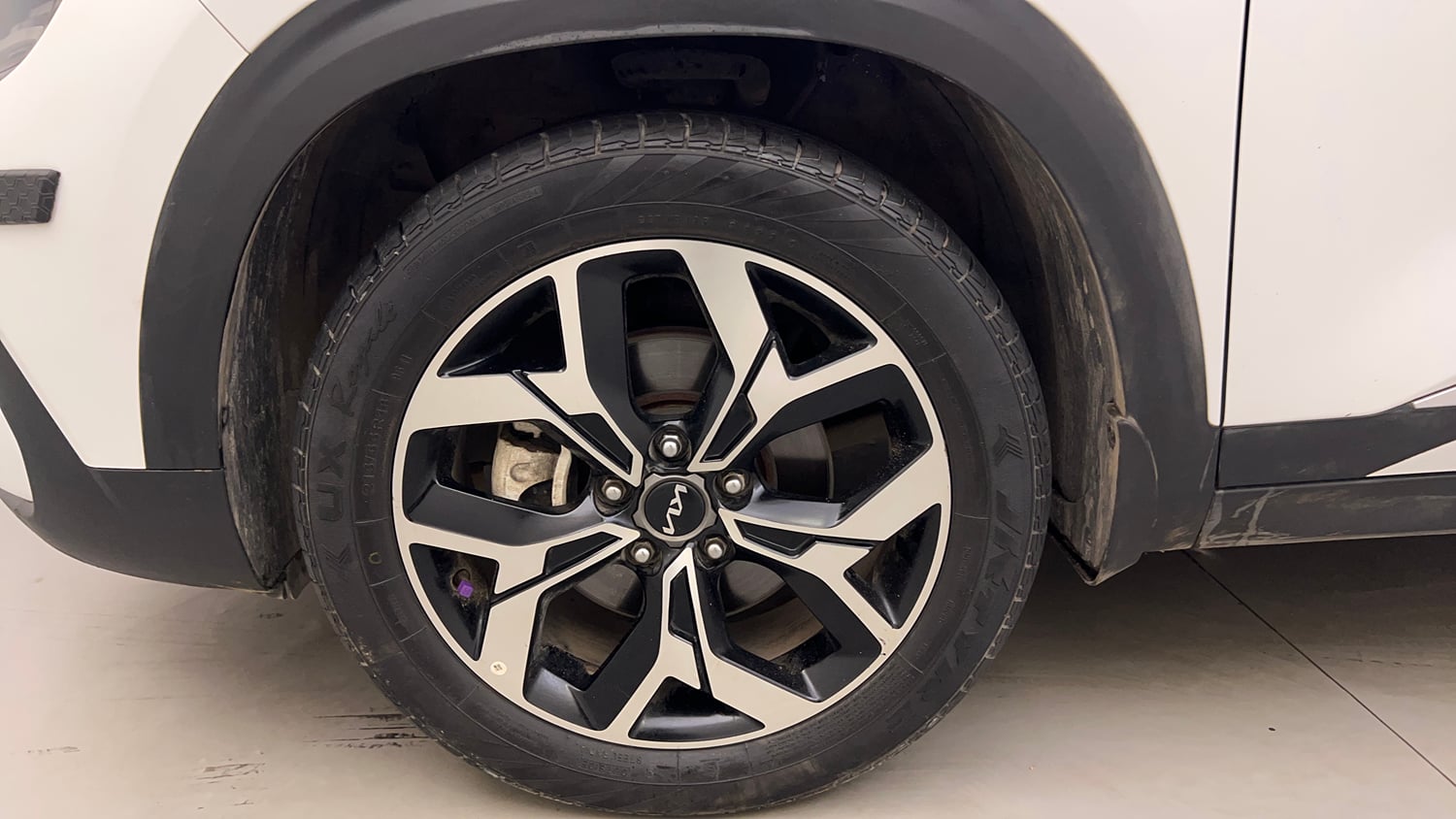 Used 2024 Kia Seltos GTX Plus 1.5 Turbo Petrol DCT Petrol Automatic tyres LEFT FRONT TYRE RIM VIEW