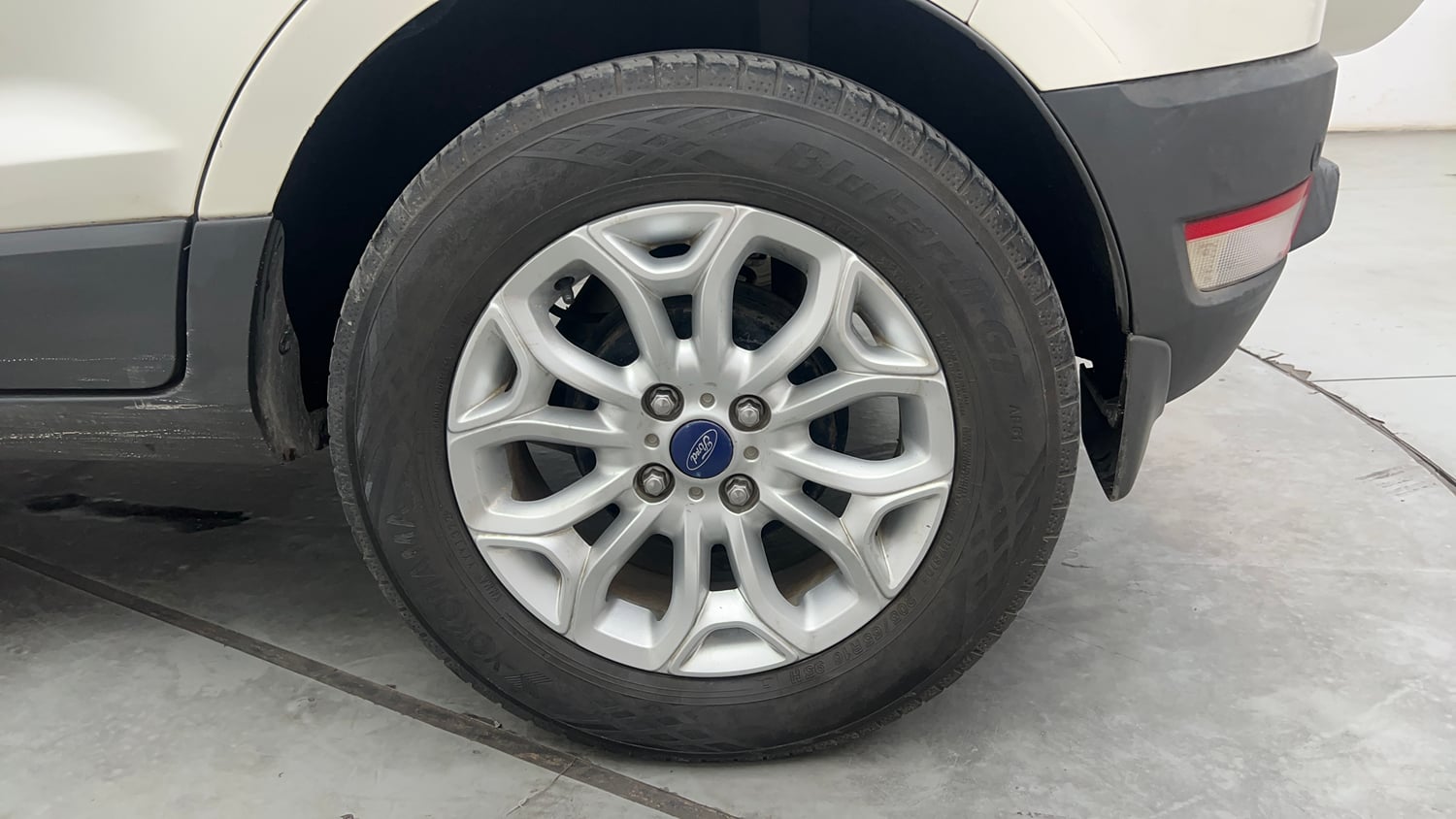 Used 2015 Ford EcoSport Titanium 1.5 Ti-VCT AT Petrol Automatic tyres LEFT REAR TYRE RIM VIEW