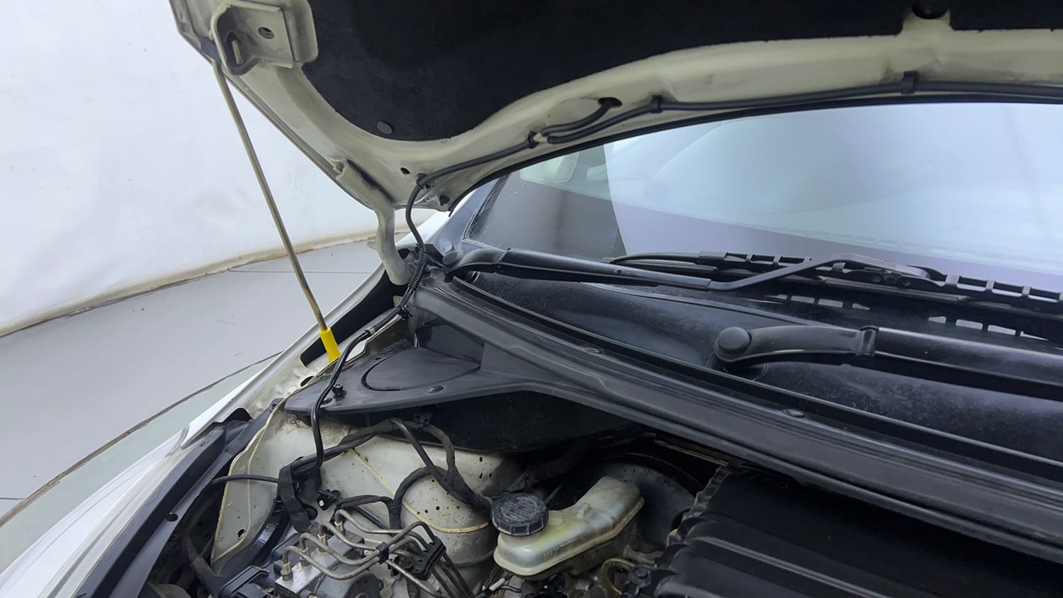 Used 2017 Tata Tiago Revotron XZ Petrol Manual engine ENGINE RIGHT SIDE HINGE & APRON VIEW