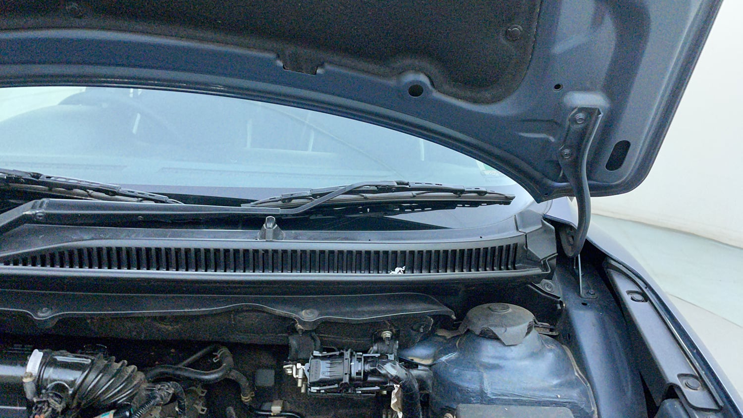 Used 2019 Maruti Suzuki Baleno Zeta 1.2 Petrol Manual engine ENGINE LEFT SIDE HINGE & APRON VIEW