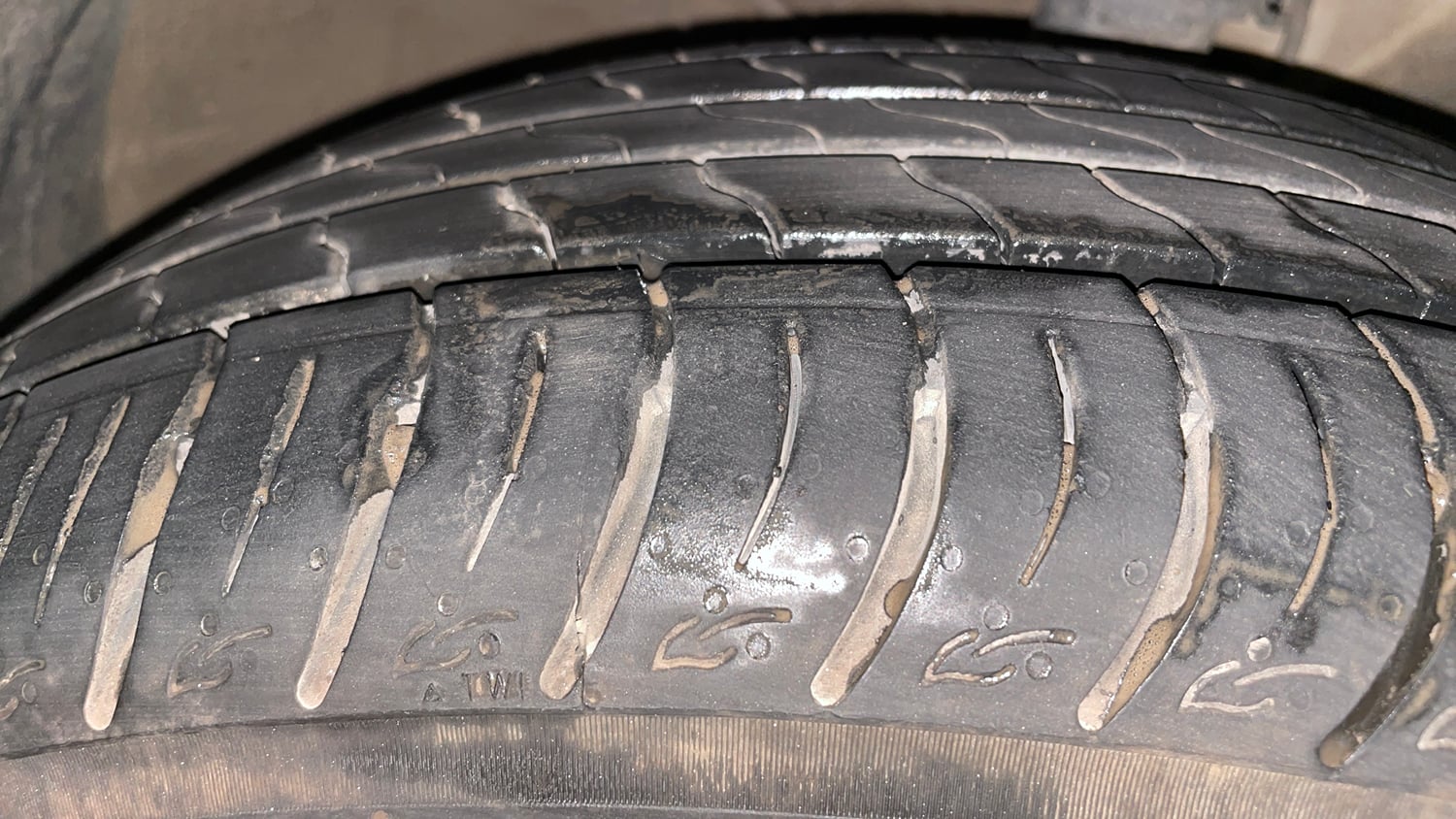 Used 2016 Hyundai Creta 1.6 SX Plus AT Petrol Petrol Automatic tyres RIGHT FRONT TYRE TREAD VIEW