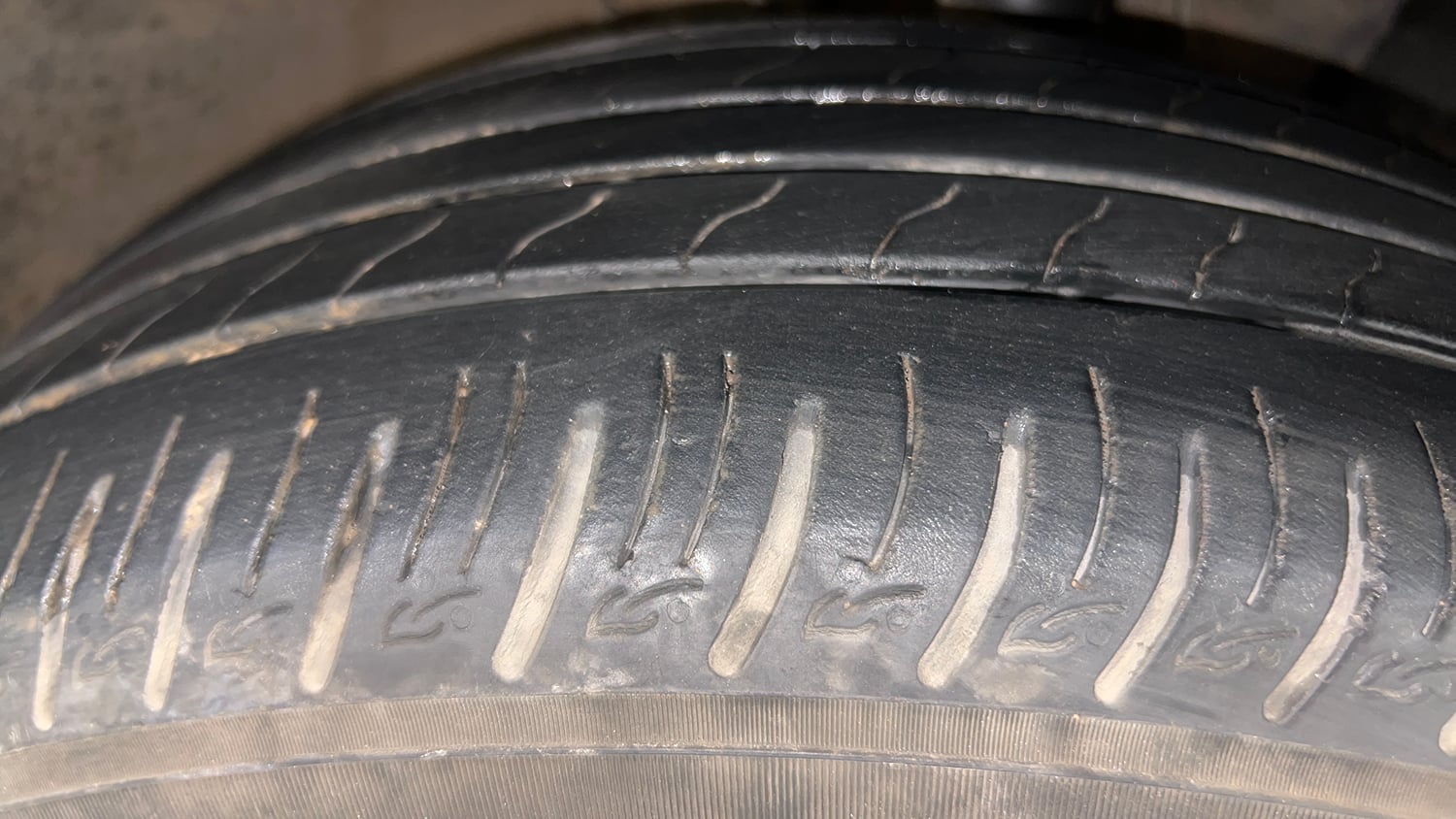 Used 2020 Hyundai Venue SX Plus 1.0 Turbo DCT Petrol Automatic tyres RIGHT FRONT TYRE TREAD VIEW
