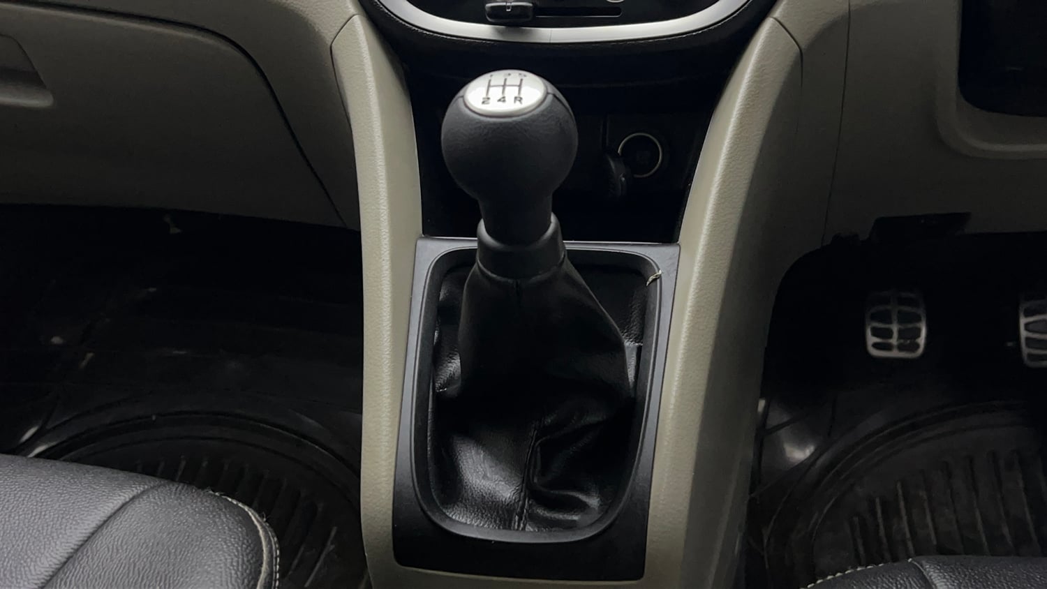 Used 2017 Maruti Suzuki Celerio ZXi Petrol Manual interior GEAR  KNOB VIEW