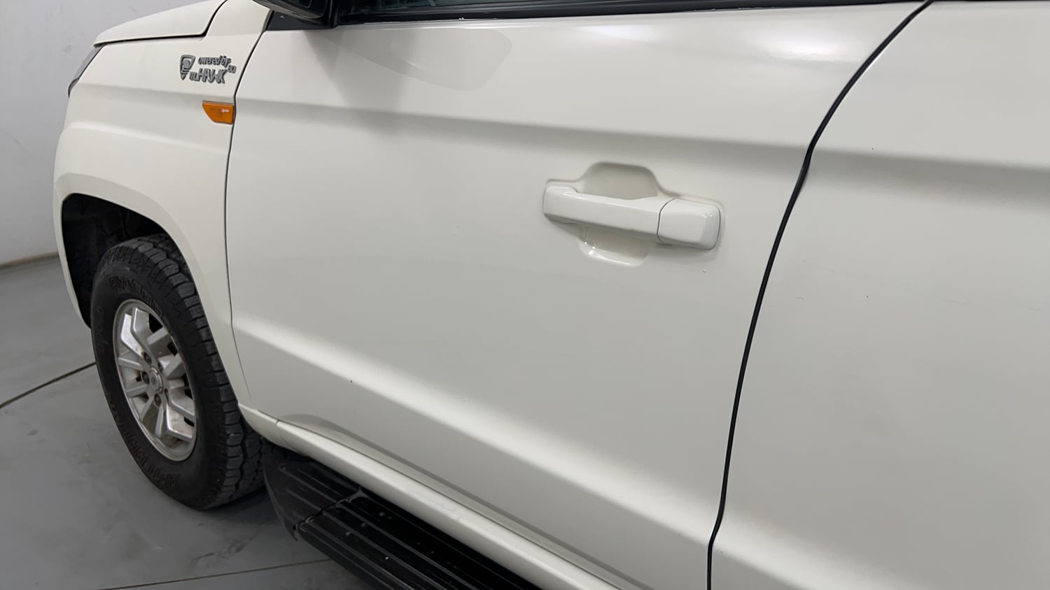 Used 2016 Mahindra TUV300 T8 Diesel Manual dents MINOR SCRATCH