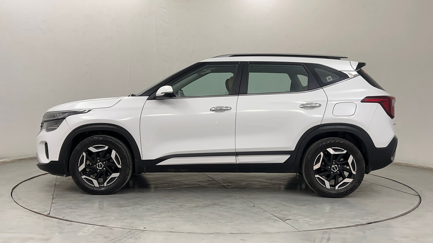 Used 2024 Kia Seltos HTX Plus 1.5 Diesel MT Diesel Manual exterior LEFT SIDE VIEW