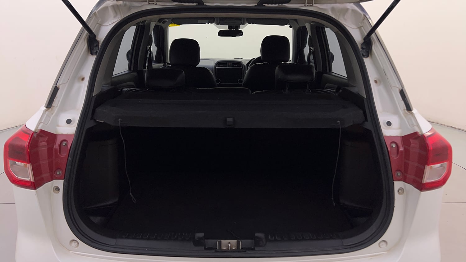 Used 2018 maruti-suzuki Vitara Brezza ZDi Plus AGS Diesel Automatic interior DICKY INSIDE VIEW