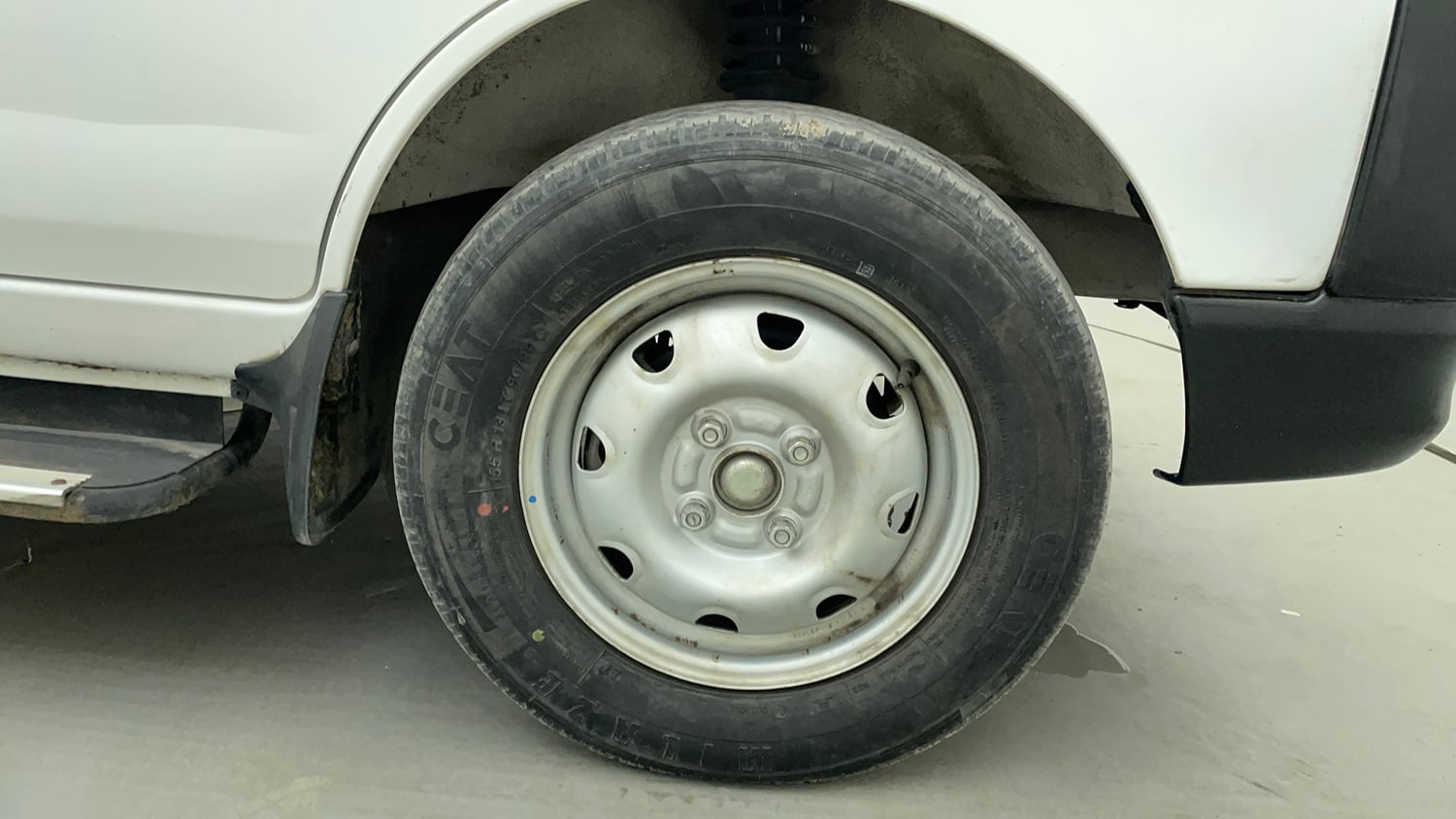 Used 2019 Maruti Suzuki Eeco 5 STR WITH A/C+HTR Petrol Manual tyres RIGHT FRONT TYRE RIM VIEW