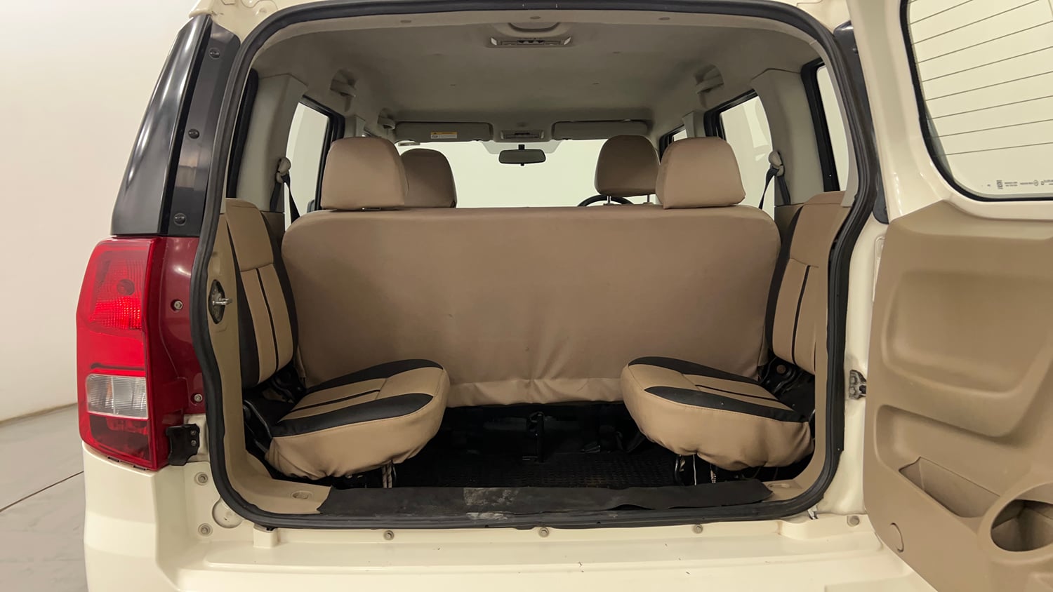 Used 2016 Mahindra TUV300 T8 Diesel Manual interior DICKY INSIDE VIEW