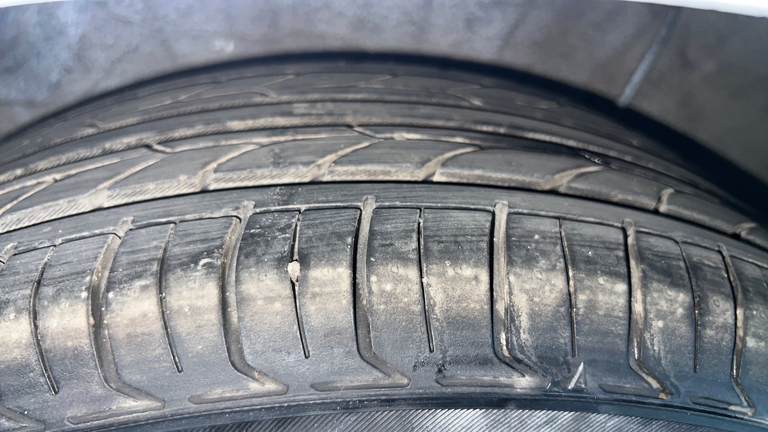 Used 2013 Hyundai i20 Sportz 1.2 Petrol Manual tyres RIGHT REAR TYRE TREAD VIEW