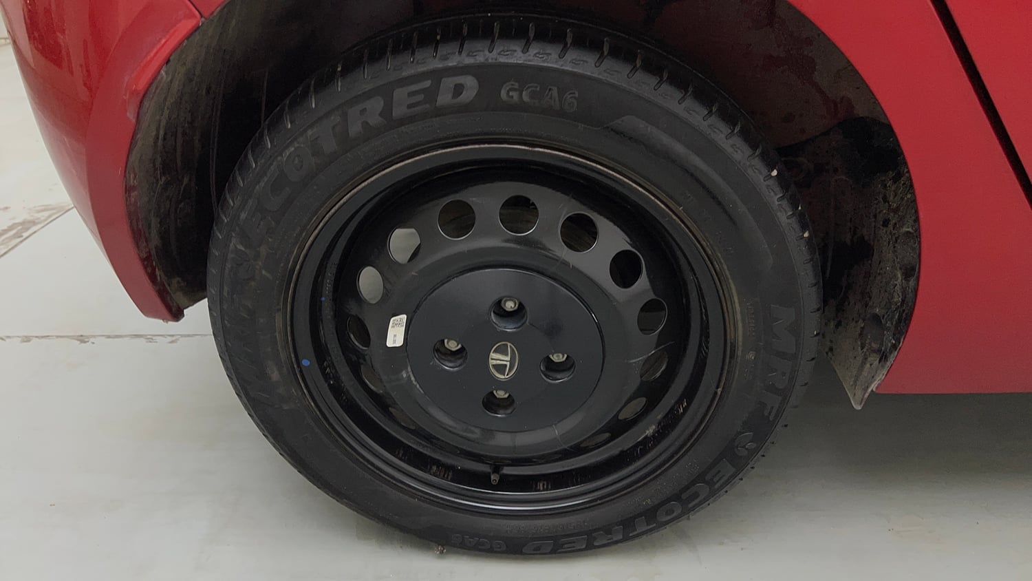 Used 2023 Tata Altroz XM Plus iCNG Cng Manual tyres RIGHT REAR TYRE RIM VIEW
