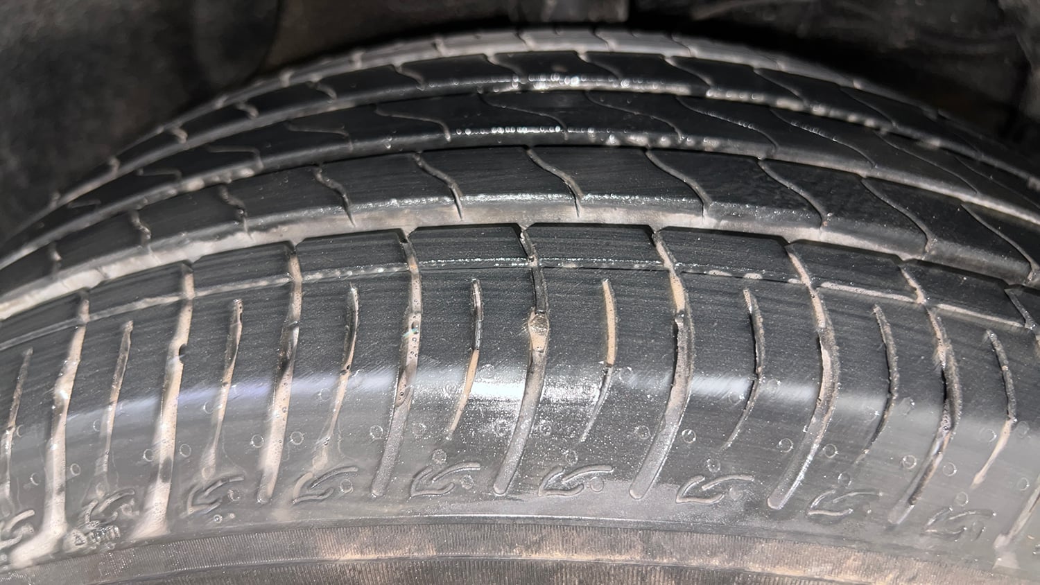 Used 2023 Maruti Suzuki Brezza Zxi Dual Tone Petrol Manual tyres RIGHT FRONT TYRE TREAD VIEW
