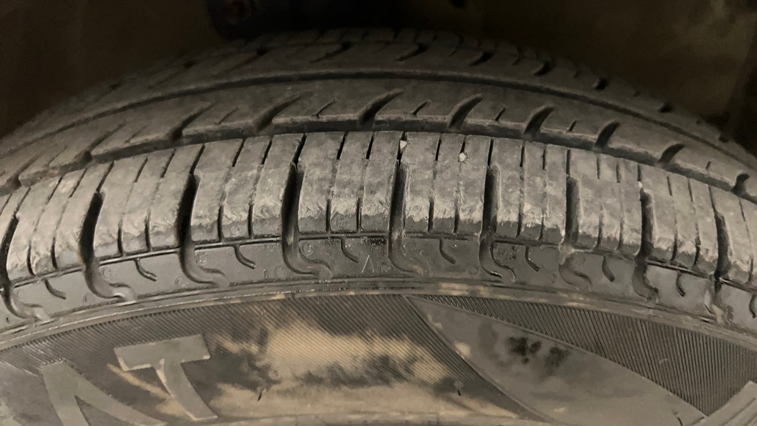 Used 2017 Maruti Suzuki Celerio LXi ABS Petrol Manual tyres RIGHT FRONT TYRE TREAD VIEW