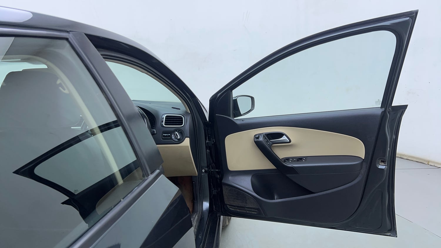 Used 2017 Volkswagen Ameo Highline1.2L (P) Petrol Manual interior RIGHT FRONT DOOR OPEN VIEW