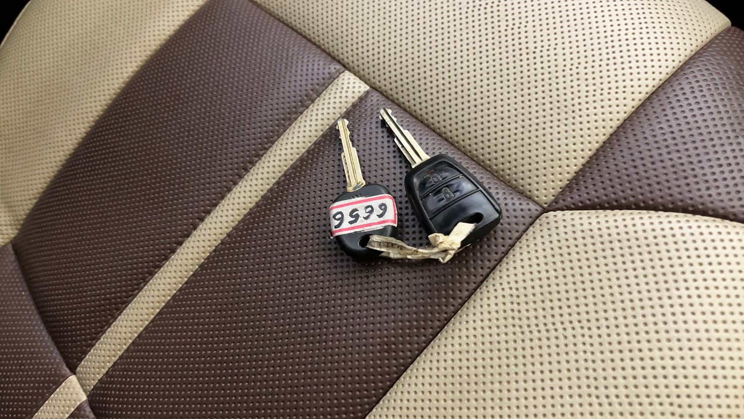 Used 2016 Hyundai Grand i10 Sportz 1.2 Kappa VTVT Petrol Manual extra CAR KEY VIEW